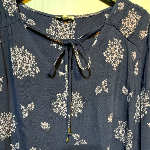 NWOT Skies Are Blue Navy Blouse with Faint Pink Floral, Large, Flaired Sleeve - Picture 4 of 8